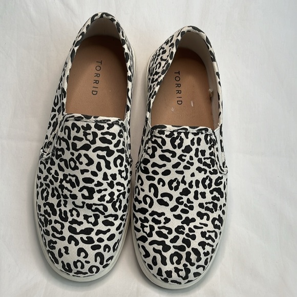 Torrid Slip on Sneakers Leopard Print Sz 7 WW - Picture 2 of 5